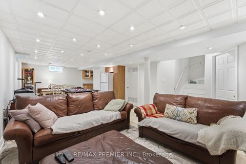 Photo 31 at 37 Princeton Gate, Maple, Vaughan