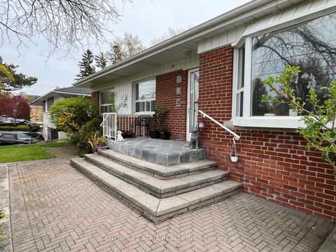 Photo 2 at 37 Tefley Road, Newtonbrook West, Toronto