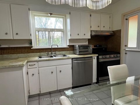 Photo 11 at 37 Tefley Road, Newtonbrook West, Toronto