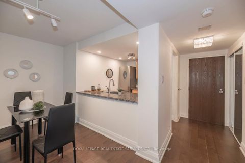 Photo 3 at 320 - 711 Bay Street, Bay Street Corridor, Toronto