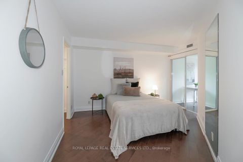 Photo 12 at 320 - 711 Bay Street, Bay Street Corridor, Toronto
