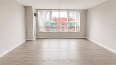Photo 4 at 902 - 284 Bloor Street W, Annex, Toronto