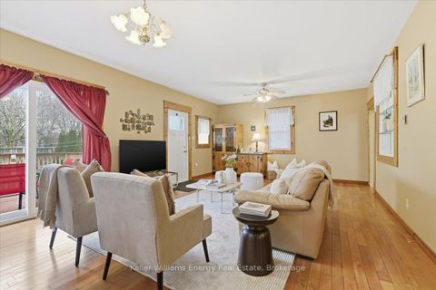 Photo 7 at 482 Simcoe Street N, O'Neill, Oshawa
