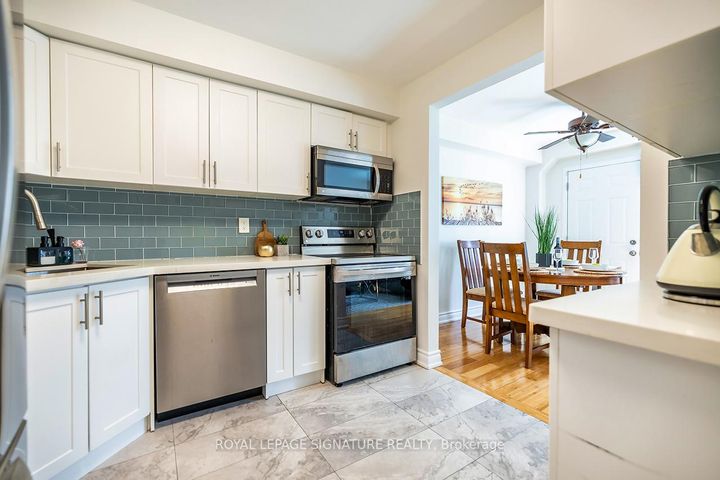 Photo 3 at 106 Thorny Vineway, Bayview Village, Toronto