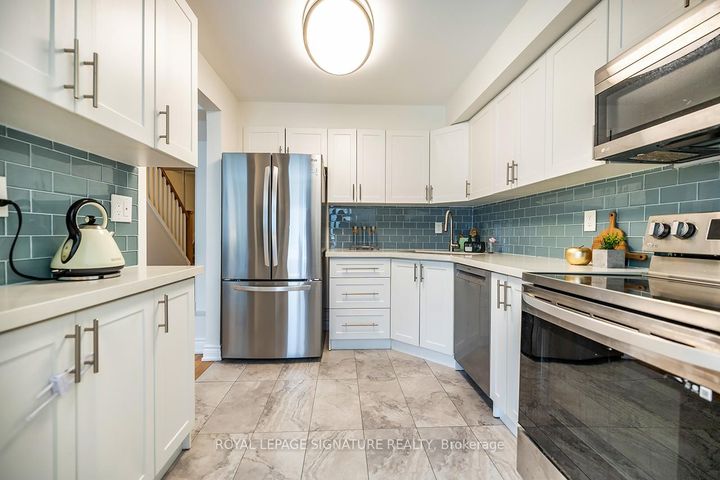 Photo 4 at 106 Thorny Vineway, Bayview Village, Toronto