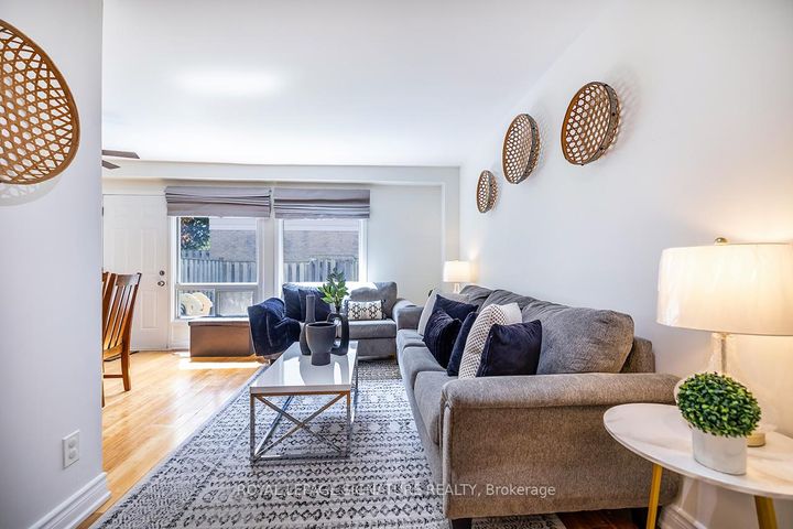 Photo 5 at 106 Thorny Vineway, Bayview Village, Toronto
