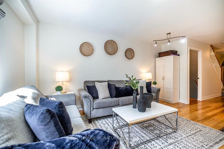 Photo 7 at 106 Thorny Vineway, Bayview Village, Toronto
