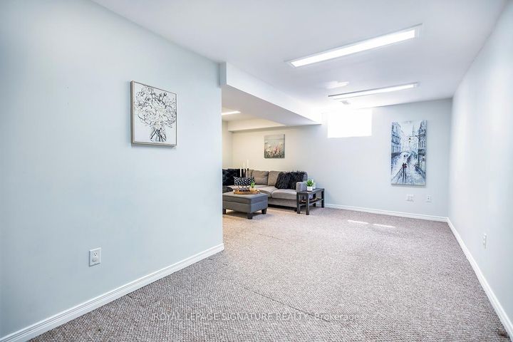 Photo 12 at 106 Thorny Vineway, Bayview Village, Toronto
