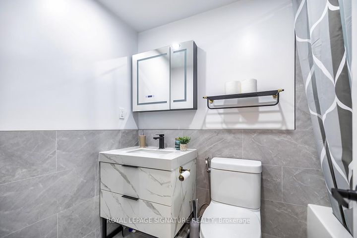 Photo 14 at 106 Thorny Vineway, Bayview Village, Toronto