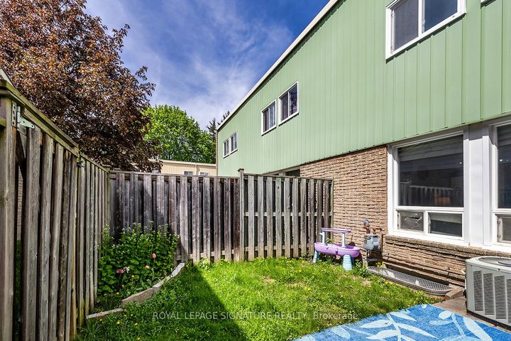 Photo 15 at 106 Thorny Vineway, Bayview Village, Toronto
