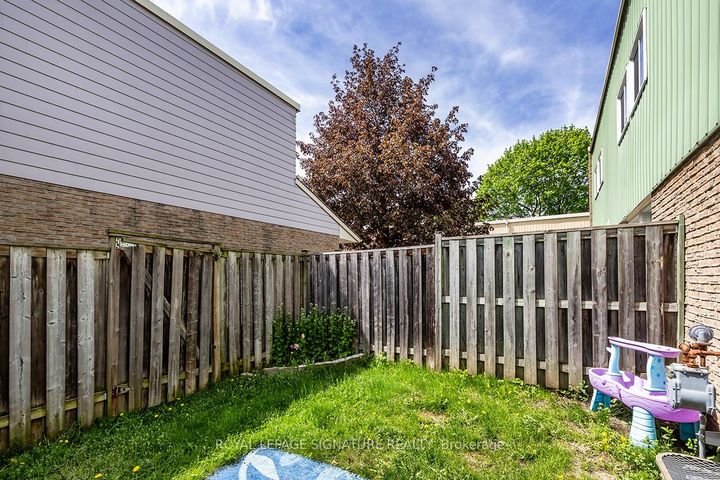 Photo 16 at 106 Thorny Vineway, Bayview Village, Toronto