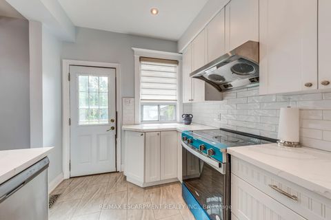 Photo 11 at 108 Runnymede Road, Swansea, Toronto
