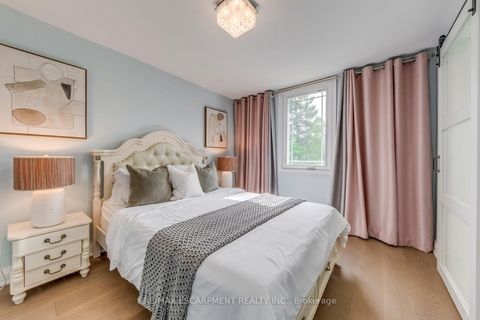 Photo 14 at 108 Runnymede Road, Swansea, Toronto