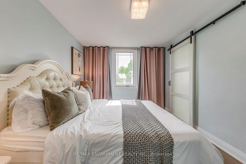Photo 15 at 108 Runnymede Road, Swansea, Toronto