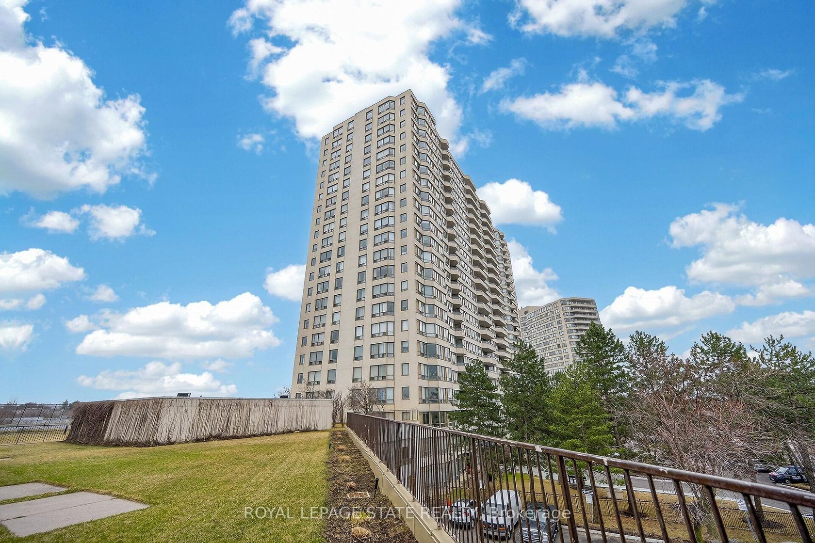 1918 - 3 Greystone Walk Drive, Kennedy Park, Toronto 