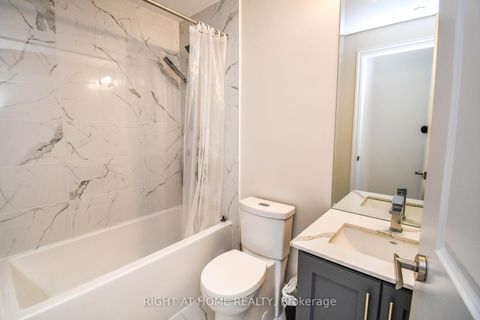 Photo 7 at 811 - 9085 Jane Street, Concord, Vaughan