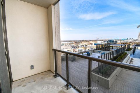 Photo 9 at 811 - 9085 Jane Street, Concord, Vaughan