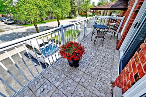 Photo 7 at 150 Mathewson Street N, Maple, Vaughan