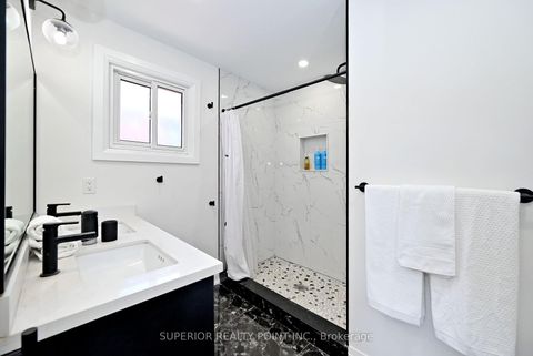 Photo 11 at 150 Mathewson Street N, Maple, Vaughan