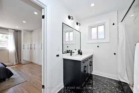 Photo 12 at 150 Mathewson Street N, Maple, Vaughan