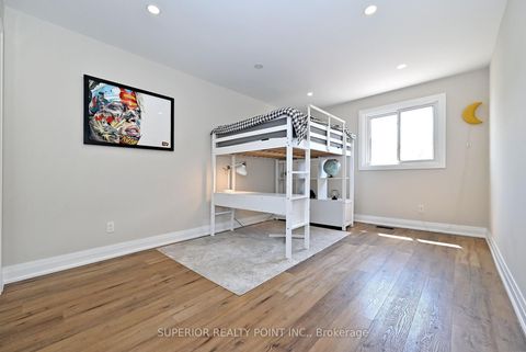 Photo 13 at 150 Mathewson Street N, Maple, Vaughan