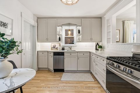 Photo 14 at 136 Blantyre Avenue, The Beaches, Toronto
