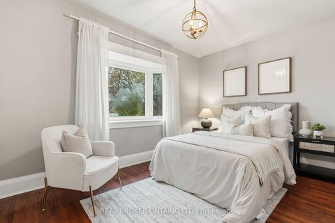Photo 17 at 136 Blantyre Avenue, The Beaches, Toronto
