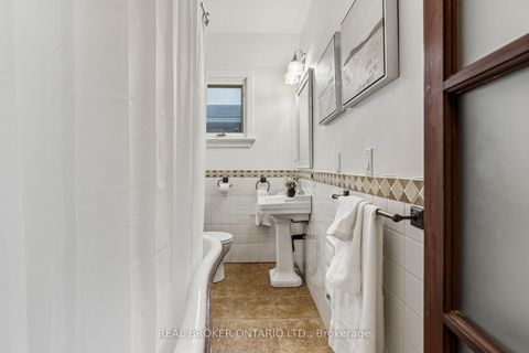 Photo 19 at 136 Blantyre Avenue, The Beaches, Toronto
