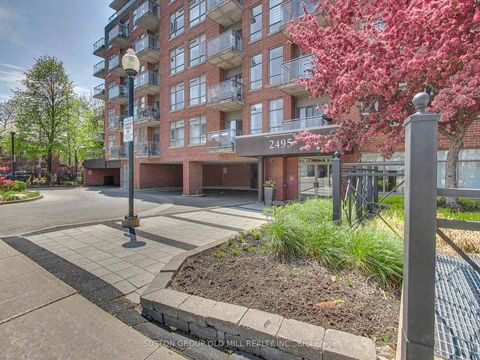 Photo 2 at 712 - 2495 Dundas Street W, High Park North, Toronto