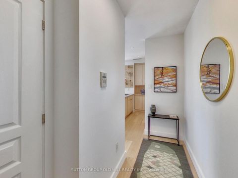 Photo 4 at 712 - 2495 Dundas Street W, High Park North, Toronto