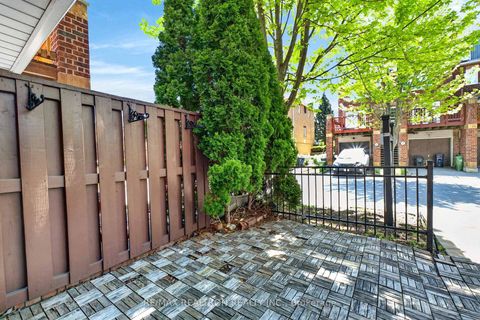 Photo 3 at 37 - 2 Hedge End Road, Rouge E11, Toronto