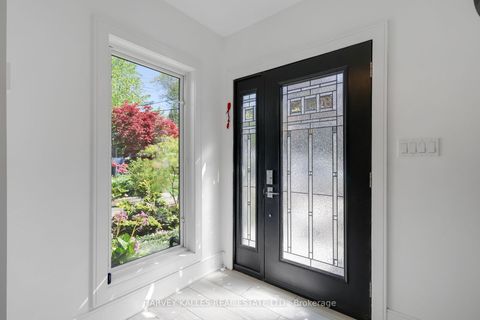 Photo 2 at 84 Edith Drive, Eglinton, Toronto