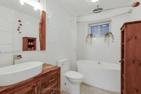 Photo 22 at 84 Edith Drive, Eglinton, Toronto