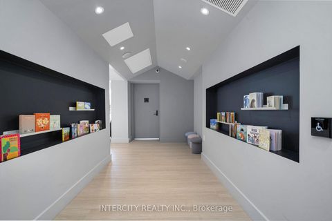 Photo 14 at 105 - 2075 King Road, King City, King