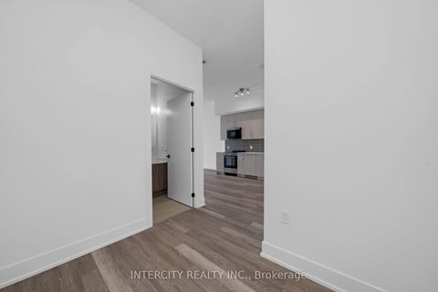 Photo 10 at 128 - 2075 King Road, King City, King