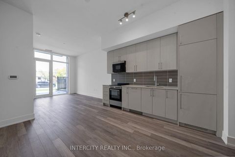 Photo 12 at 128 - 2075 King Road, King City, King