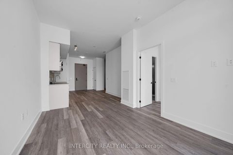 Photo 17 at 128 - 2075 King Road, King City, King