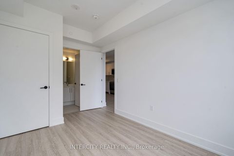 Photo 20 at 227 - 2075 King Road, King City, King
