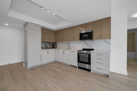 Photo 10 at 240 - 2075 King Road, King City, King