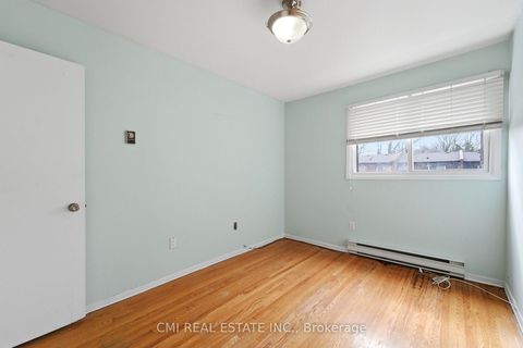 Photo 6 at 6 Windy Golfway Way, Flemingdon Park, Toronto