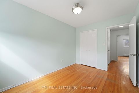 Photo 7 at 6 Windy Golfway Way, Flemingdon Park, Toronto