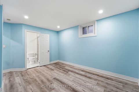 Photo 15 at 6 Windy Golfway Way, Flemingdon Park, Toronto
