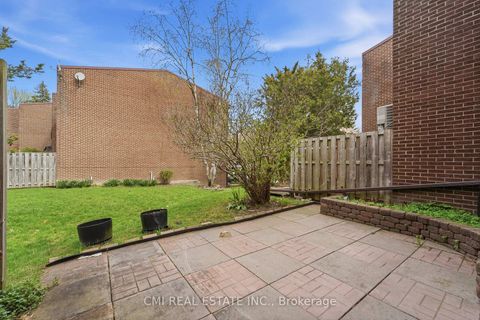 Photo 16 at 6 Windy Golfway Way, Flemingdon Park, Toronto