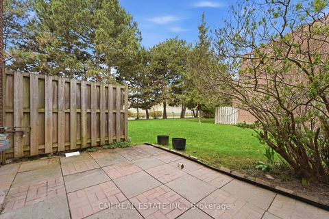 Photo 17 at 6 Windy Golfway Way, Flemingdon Park, Toronto