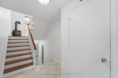 Photo 23 at 6 Windy Golfway Way, Flemingdon Park, Toronto