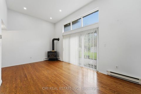 Photo 28 at 6 Windy Golfway Way, Flemingdon Park, Toronto
