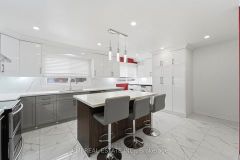 Photo 32 at 6 Windy Golfway Way, Flemingdon Park, Toronto
