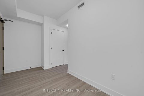 Photo 10 at 312 - 2075 King Road, King City, King