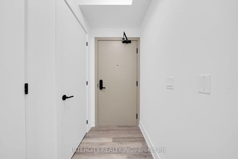Photo 8 at 316 - 2075 King Road, King City, King