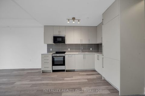 Photo 10 at 316 - 2075 King Road, King City, King